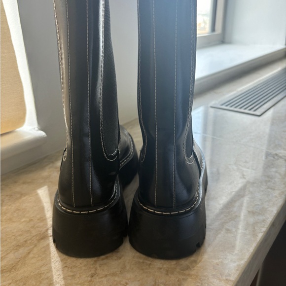 H&M black chelsea boot with contrast stitch - Picture 10 of 10